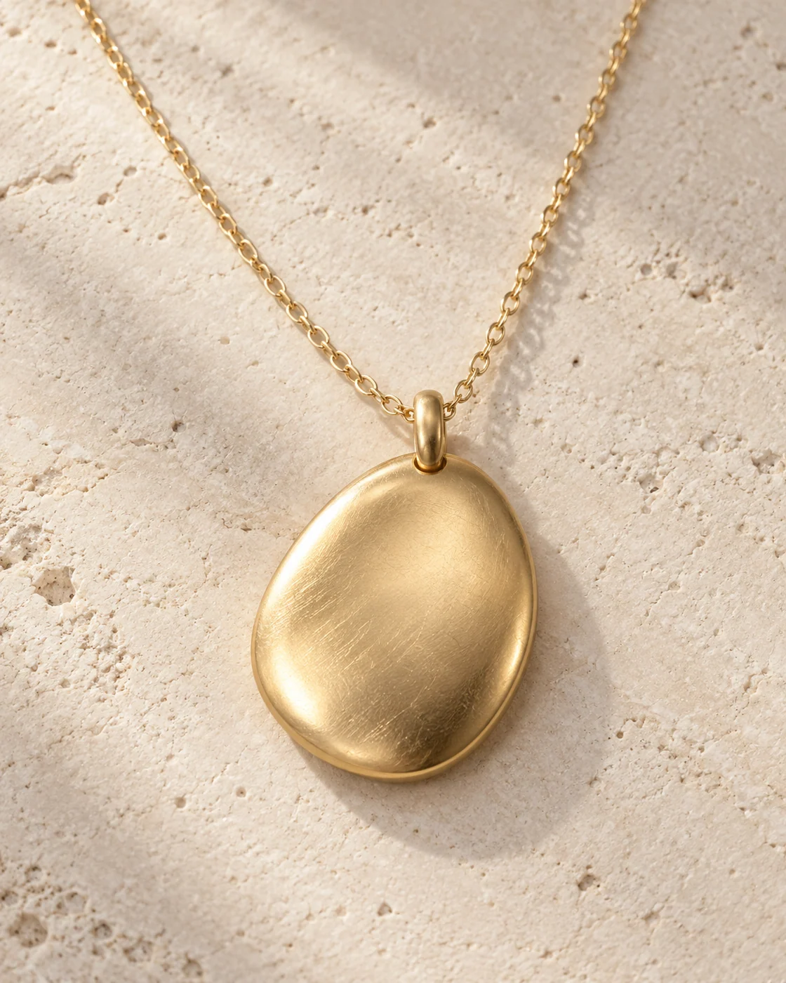 Galet, pendentif en argent 925 — visuel de création généré par IA